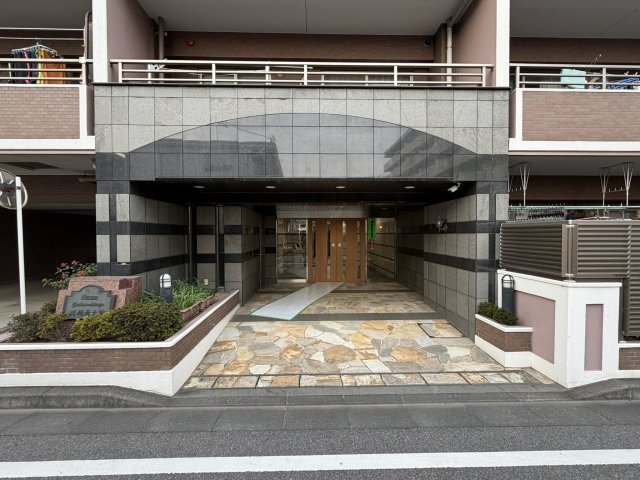 ゆとりのあるエントランスです