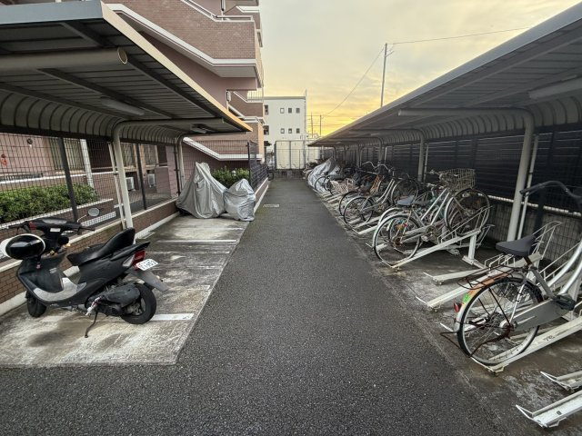 駐車場があるので、車を買う予定の方も安心です