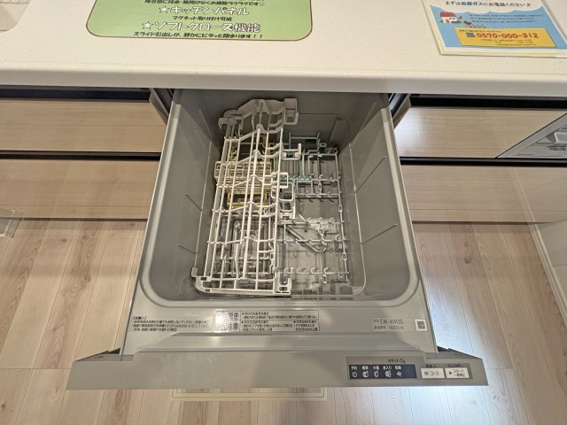 家事の手間を軽減する食洗機付きのキッチンです