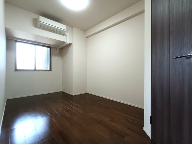 ゆったりした洋室です