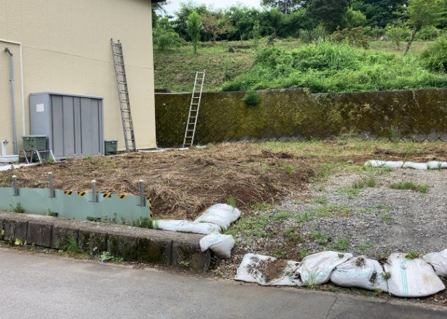 隣家の土地はどうなっているのか、生活利便施設が近くにあるのか、学校まで近いかなど、お客様のライフスタイルにあわせたイメージが重要です。また、近くにあると困る施設が近くにないかも確認するといいでしょう。