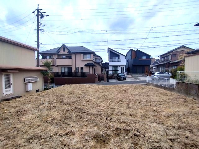 現地写真　※令和8年4月9日撮影　閑静な住宅街にあり小学校も徒歩10分圏内とお子様の通学にも安心です！