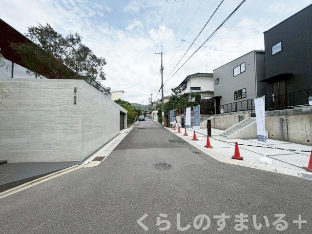 前面道路含む現地写真です