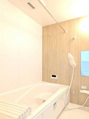 浴室暖房乾燥機を完備しており、雨の日でも室内干しが可能です。