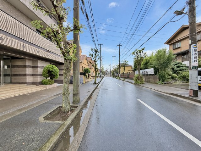 【前面道路】　交通量も落ち着いており、静かで暮らしやすい環境が魅力の前面道路です。