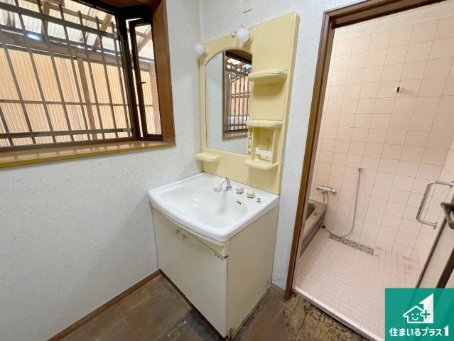 掃除のしやすい洗面台で毎日清潔！　　