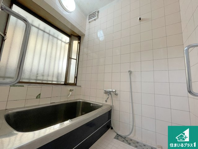 足をゆったり伸ばして寛げる浴槽！　