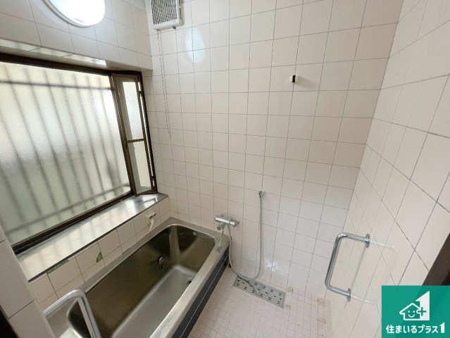 足をゆったり伸ばして寛げる浴槽！　