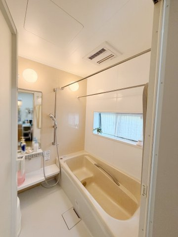 ゆったり入れる浴槽で、一日の疲れを癒します！