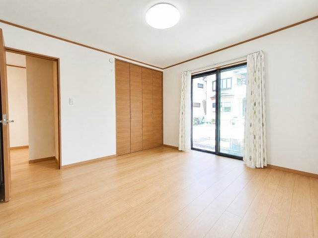 広々8帖の洋室です！！　デジタル加工された写真です。