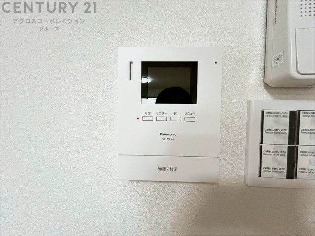 訪問者が来たときにテレビ画面で確認できるため、安心してドアを開けられます。録画機能があるものもあり、留守中に来訪者を記録しておくことができます。利便性が高く、セキュリティ面でも安心です。　