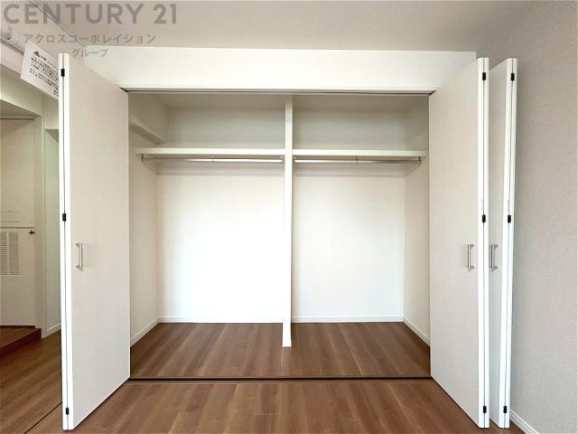 衣類やアクセサリー、小物類の収納が便利で整理整頓がしやすく、部屋の美観を保ちつつ、スペースを最大限に活用できます。衣服のしわやダメージを防ぎ、長持ちさせることができます。　