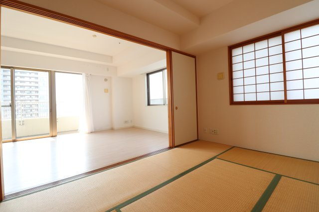 【和室】約5.0帖の和室！寝室や書斎にもおすすめのお部屋です！