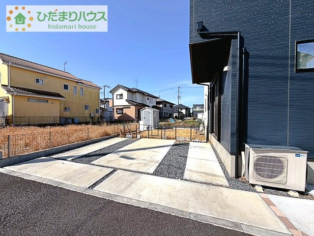 並列で2台駐車可能です。お車の取り回しもラクラクです。