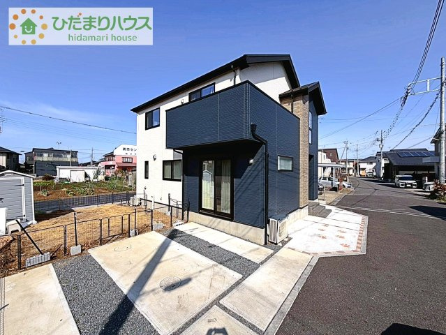 デザイナーズのようなお洒落な外観です(^^♪　外構も完了しているのでそのまま入居できます。