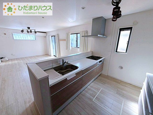 対面キッチンで家族の会話も弾みます。