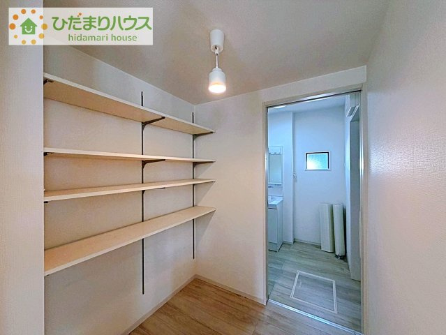 ファミリークローク付きでパントリー利用も大容量で活躍します。