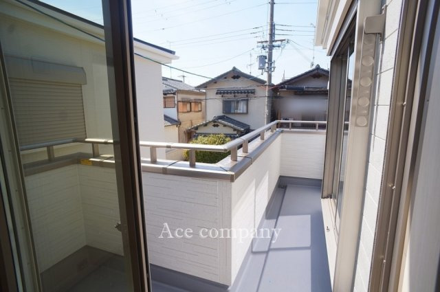 2居室に面したL型のバルコニー☆南・西向きです☆