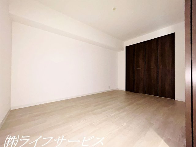 玄関側洋室6.0帖／クローゼット有