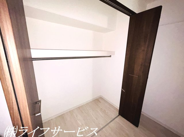 玄関側洋室6.0帖／クローゼット有
