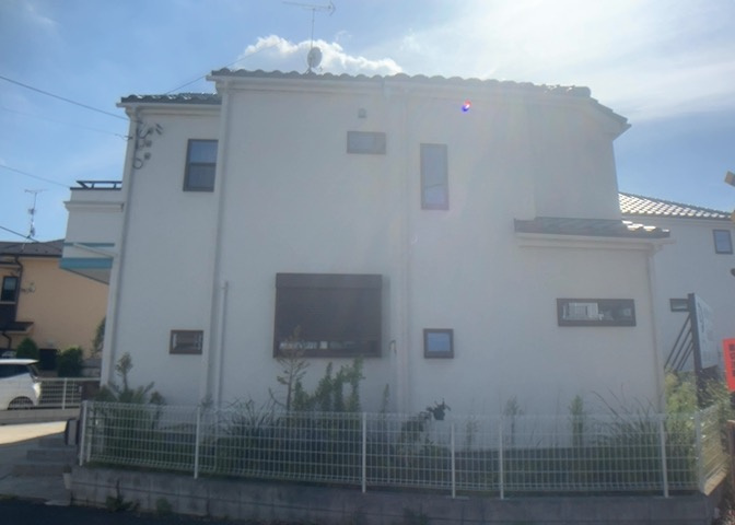 土地を買う際、住む地域の自治体や福祉の補助制度にも注目してみましょう。子供や老人の医療補助やゴミ出しのルールなど、自治体によってルールに大きな違いがあるため、暮らしやすい土地で判断するとよいでしょう。