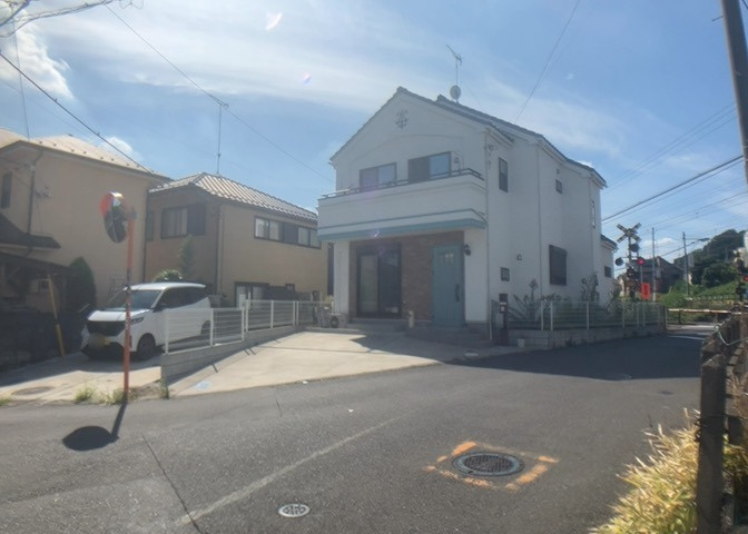 物件の詳細については、現地を見てわかること以外に、役所や法務局などで調べないとわからないことがあります。そのため、現地に行く場合は、もしこの物件を買ったらどのような生活ができるかをイメージしましょう。