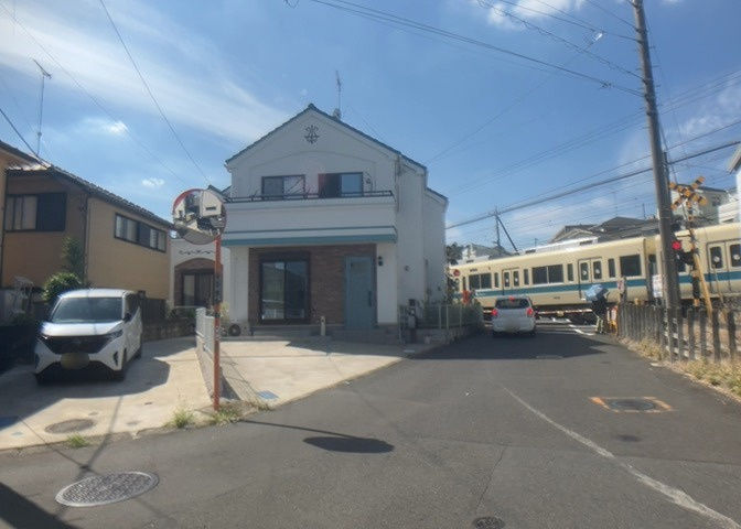 家を建てる前提で土地を探している場合、地盤の丈夫さは譲れない条件の一つです。地盤が脆弱だと追加工事が必要となります。また、過去に地盤沈下や液状化現象を起こした土地は、できるだけ避けた方がいいでしょう。