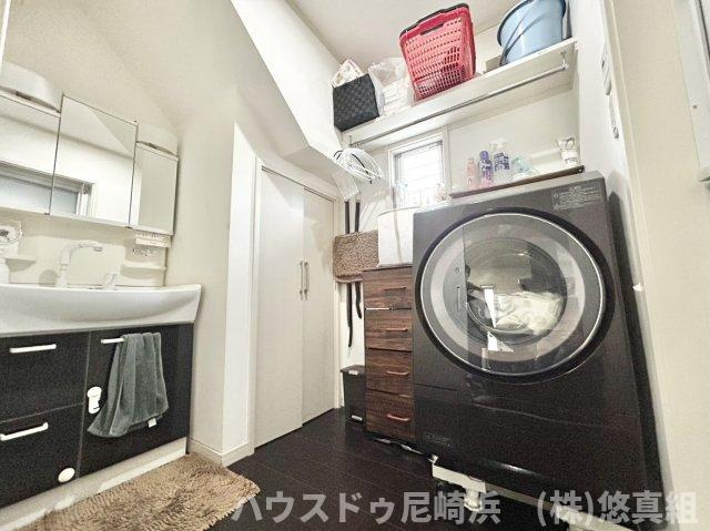■脱衣室にも収納ございます♪　