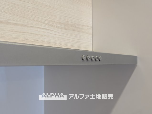 【Low-Profile　Range　Hood】　◆スリムレンジフード◆静かに心地よく空気を整えるリファインド設計。油汚れも付きにくく、お手入れも簡単。清潔で美しいキッチン空間を保ちます。