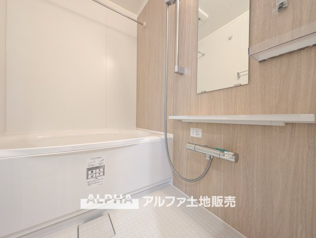 【Bathroom】　◆浴室換気乾燥機付きUB◆雨に日でも洗濯物が乾かせ、同時に室内を乾燥させる為、カビ、汚れの発生を抑えます。暖房機機能があり冬場は入浴前に暖め可能でとても重宝します。