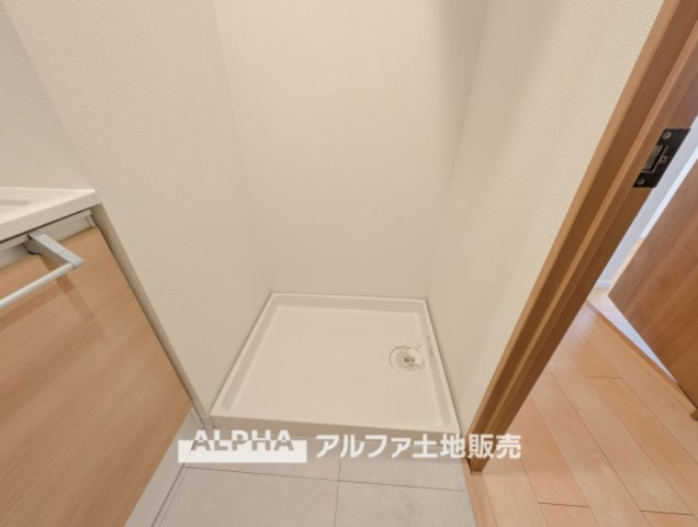 【Laundry　space】　◆ランドリースペース◆広々した空間で雨の日でも十分に洗濯物を乾かすことが出来ます。バスルームには浴室換気乾燥機も付いているので重宝しますね。