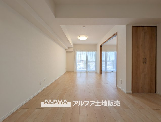 【full　space】　◆気軽に人を招ける◆ゆったりとした住空間に手のぬくもりを感じれるような温かい住まい。そんな環境で暮らしていくうちに僕たちも変わって行く。
