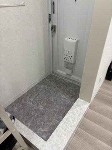 石目調のオシャレな玄関◎