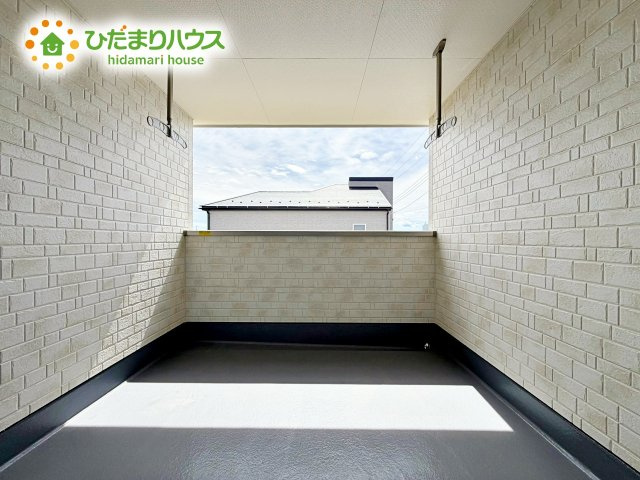 広いインナーバルコニーは、ランドリースペースだけでなく、椅子を置いて風にあたりながら読書なんていかがでしょうか(^^♪