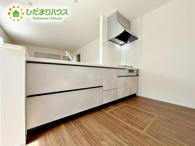 料理をしながらでも、ご家族との会話を楽しめる対面式キッチン♪