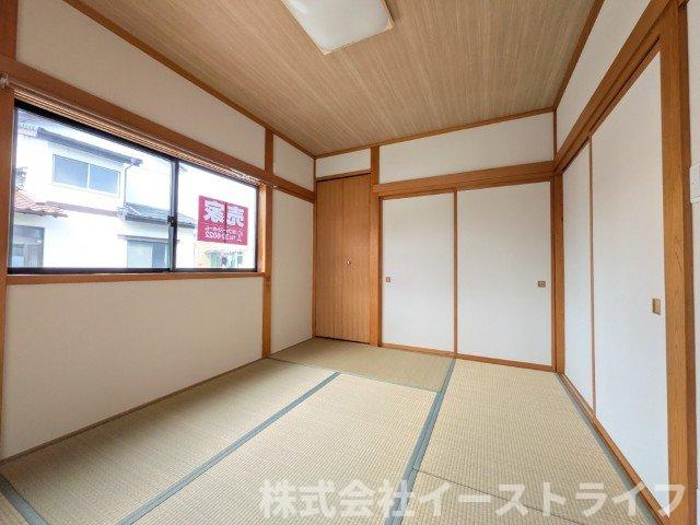 西側奥の6帖の和室