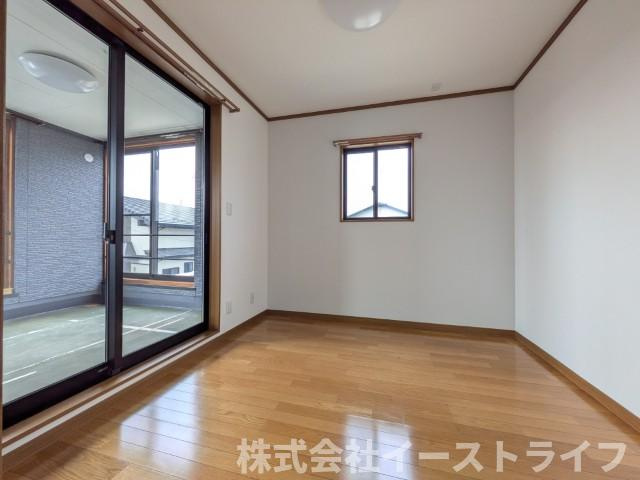 2階西側4.5帖の洋室