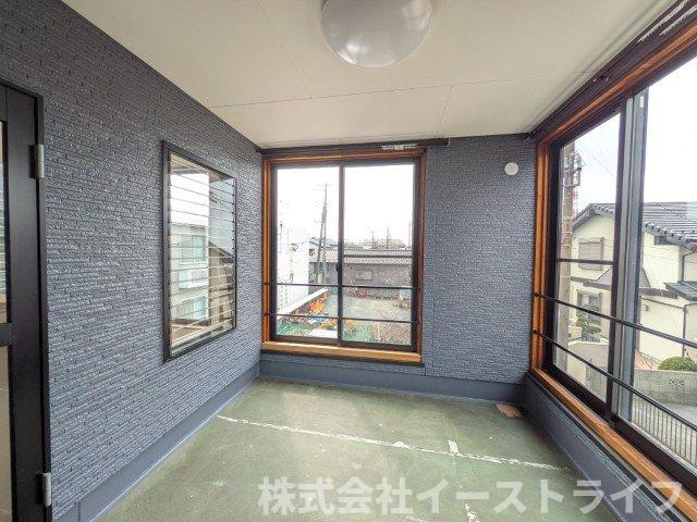 2階西側4.5帖のサンルーム　東側と西側にそれぞれサンルームがついています！