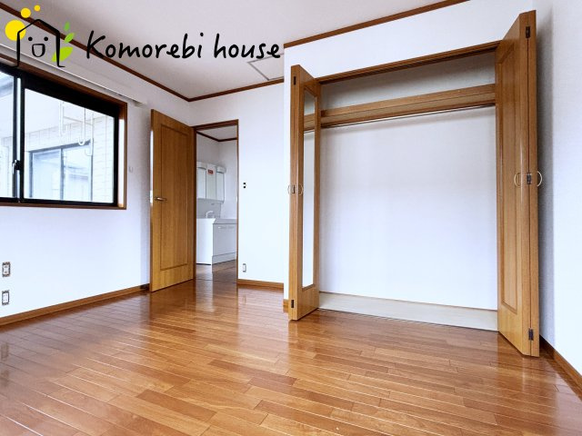 日当たりがよく、机に向かう時間も自然とはかどる子ども部屋。寝る・学ぶ・遊ぶがコンパクトにまとまり、毎日の“小さな成長”を見守る空間です。