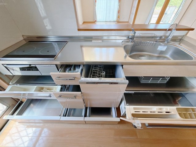 ■キッチン｜家事が助かる食器洗浄乾燥機付き♪全スライド式収納キッチンはお皿や鍋の出し入れもラクラクです（＾＾）！