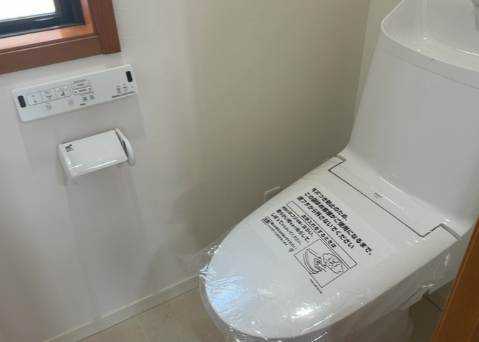 トイレは大きさや形、機能、抗菌性などが異なる多種多彩なタイプが各メーカーから出ています。それぞれに良さがあるため、事前にどういったタイプのトイレがいいのかをご家庭内で決めて、内見に行くといいでしょう。