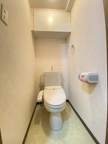 扉付きの収納があり便利です。