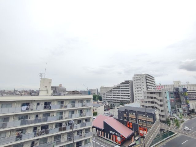 【眺望】　遮るものの少ない眺望です。家事やお仕事の合間に、外の空気を吸うのにぴったりです。