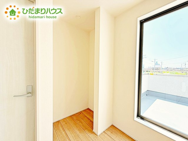 サイズの大きなアイテムも収納できる納戸付き
