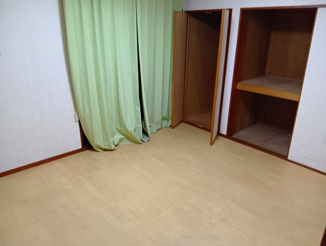収納スペースがしっかり確保されており、部屋を広々と使えます。