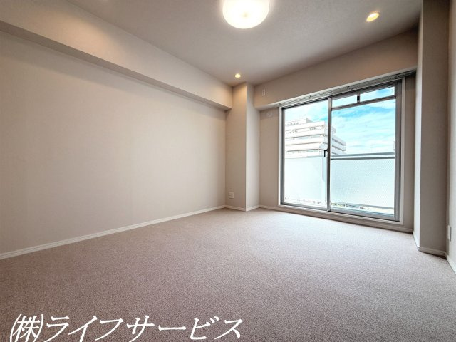 洋室6.8帖/クローゼット有！ダウンライト新設！