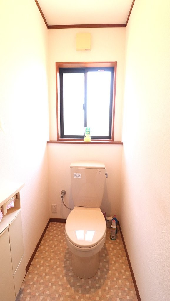 2Fトイレ：階ごとにトイレがあるから、朝の混雑とも無縁。家族みんなが、気持ちよく使える動線設計です