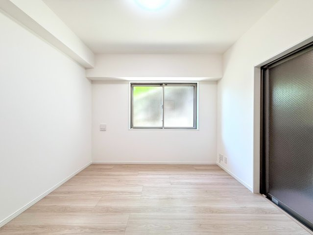 ◆室内はいつも明るい印象なので気持ちの良い朝を迎えられます。各部屋にはクローゼットを完備しており、収納が多いお家はすっきりして快適空間です。