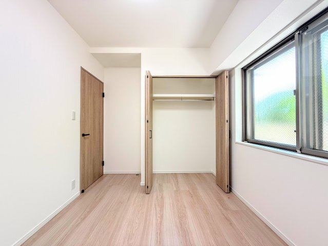 ◆気持ちの良い風が室内へ入り込む居室。家具を配置しても広々ご利用いただけます！！