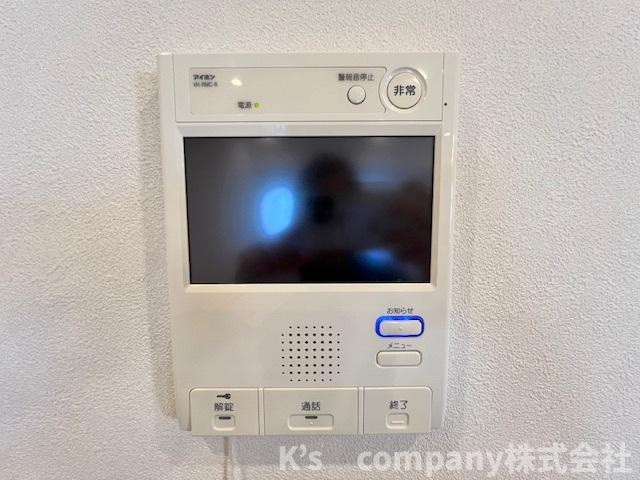訪問者の顔が確認できるテレビモニター付きインターフォン☆